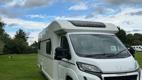 Bailey – Bailey semi-integrato a 6 posti letto, costruito nel 2019.