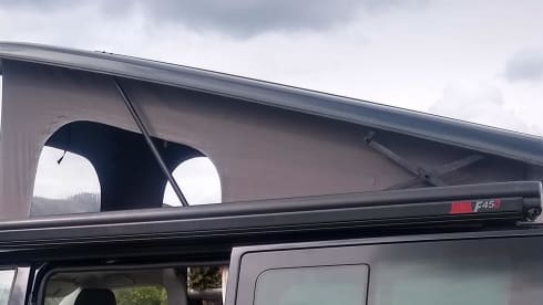 Lovely 4 Berth Campervan VW T5.1 - Adventure Awaits!