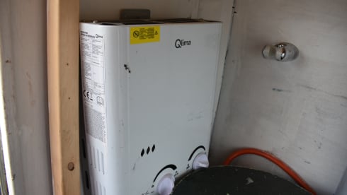 Barry – Unique off-grid oldtimer Mercedes 508 camper