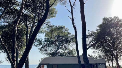 Jacky – Hip and fully equipped camper bus!