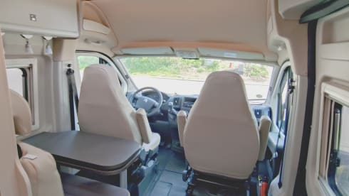 Compacte camper met fietsendrager handig voor een weekendje met 2
