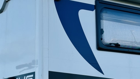 Moby – Adventurous new mobile home + sun canopy + air conditioning