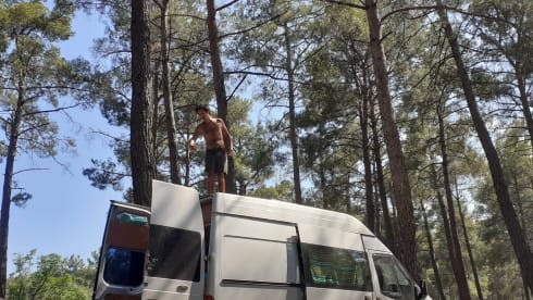 Nomadje – 2p Ford bus uit 2010