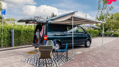 Menoenie – 4-person Volkswagen camper van