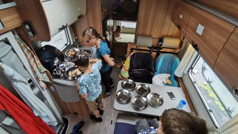 Weinsberg Familien-Mobil 6x Sitz & Schlaf, Klimaanlage, Gefrierfach