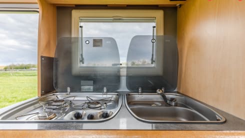 Mercedes Karmann Ontario - practical family camper