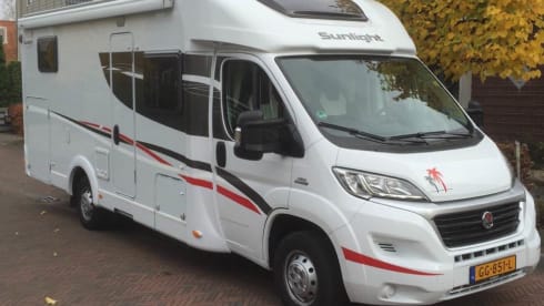 Beautiful 4 pers. 2015 semi-integrated, with complete inventory.