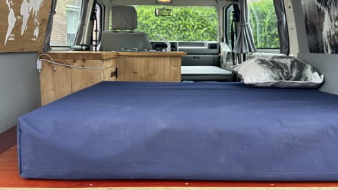 2p Volkswagen bus from 2002