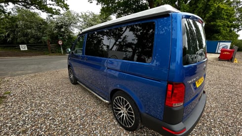 YR72XCE NOMAD –  4 Berth Nomad Camper Romford -Romford