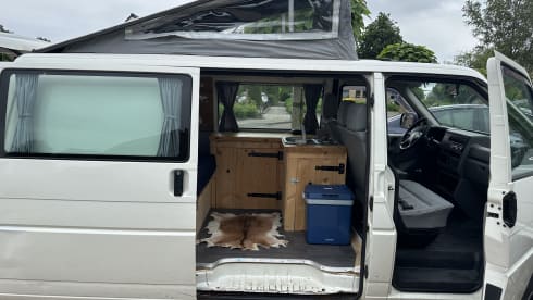 2p Volkswagen bus from 2002