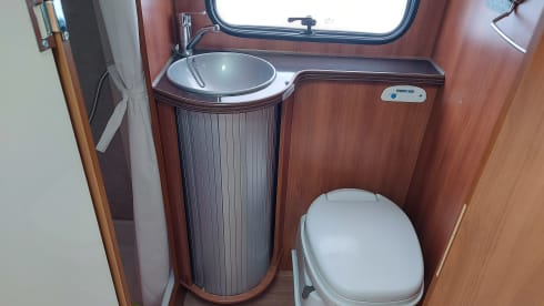 Nice spacious camper with all the necessary amenities