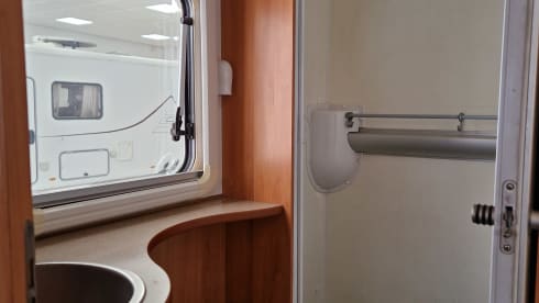 Hymer  – 2p Hymer camper + bicycle carrier