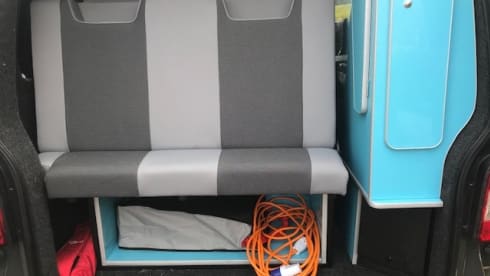 Eric – 4 berth Volkswagen Campervan - Eric