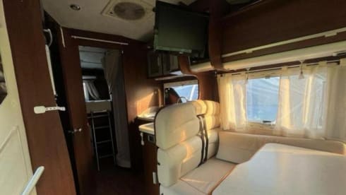 5p Mercedes-Benz alcove from 1984