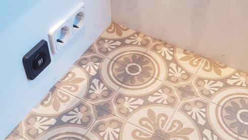 WanderVan Noé – Mooie zelfbouw camper voor 2P+kindje 