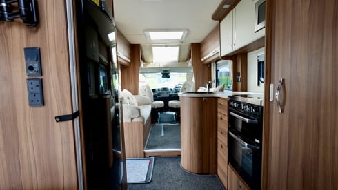 Heasman Holiday MotorHome – 4 Berth Peugeot integrated from 2015