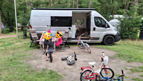 Camperbusy  – Beautiful self-built Fiat Ducato van from 2016, 5 seats with seatbelts 