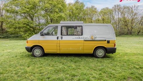 Sunset – 2p Volkswagen campervan from 1999