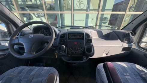 ijsbreker – 3p Adria Mobil bus uit 2008