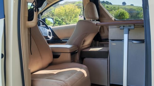 Leo – Toyota Alphard Hybrid Automatic Campervan 