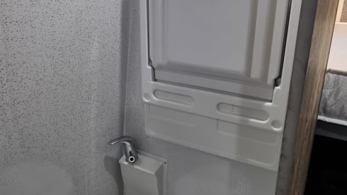 Ronnie – Fully Off-Grid Mercedes Heating & shower/Toilet (Insurance Included)