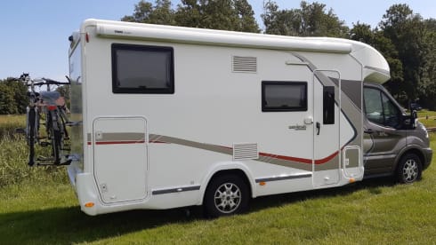 Challenger – Beautiful Comfortable Camper 170 hp (2-4 persons)