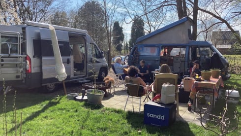 Kamper Barry – 4-person Volkswagen campervan from 1984