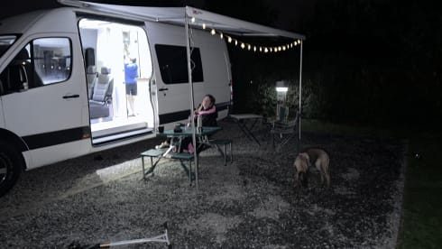 Callie – 5 berth Mercedes-Benz campervan from 2014