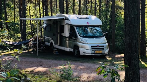 Neat, complete and comfortable family camper
