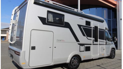 Compleet en zeer luxe uitgeruste 2 persoons (max 3) Adria Matrix Suprème 