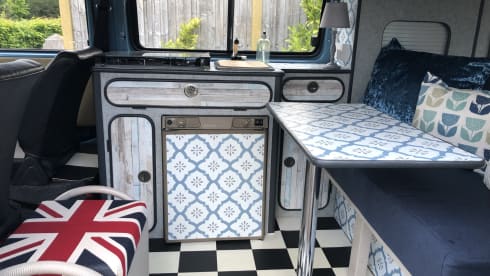 Retro Rentals Henley – 1984 Retro Volkswagen T25 - Little Betty Blue. (Newly Restored)