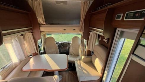 5p Mercedes-Benz alcove from 1984