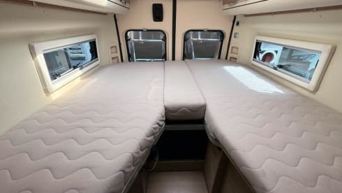 luxury Adria Twin 640 Supreme bus camper | Length beds | 165 hp