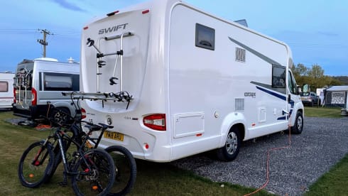 Luxury 6 Berth Motor home Perfect for Family Escapes