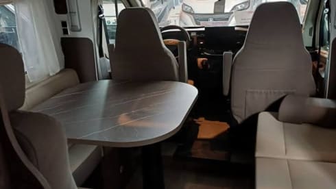 Cocoon 444 – 5p Ford semi-integrated uit 2025