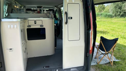 t'Bussie – Ford Custom Nugget, on the road with the Bussie!