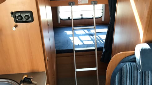 Complete & Compact 6-person camper with bunk bed (Luxury)