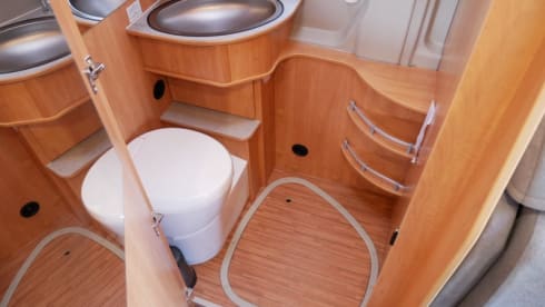 Gouden koets – An almost new Possl 2Win Plus camper from 2020, Euro6 and 141 hp