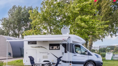4p Benimar semi-integrated uit 2017
