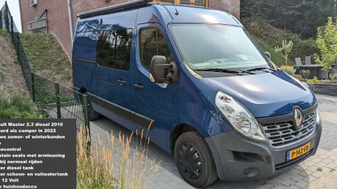 The Eagle – Bus camper 2 person Renault Master 2016 (2 x length bed!)