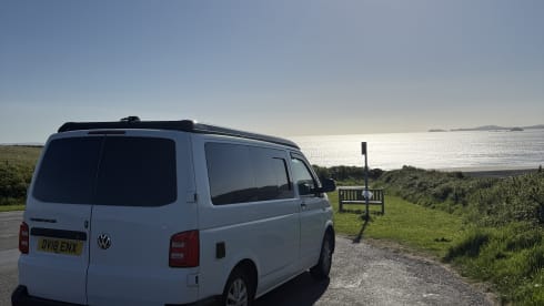 Explore One – ExploreCampers - 4 Berth VW T6 Campervan – Off-Grid Ready with Projector
