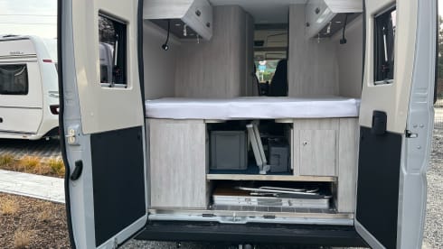 Pol – luxurious long bus camper!