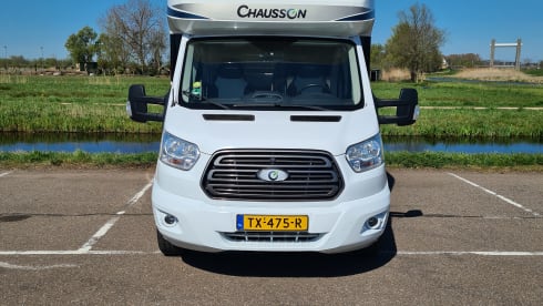 Nice 2-person Ford/Chausson 170hp manual semi-integrated 2017