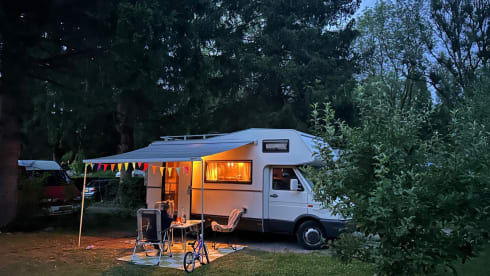 Meet Bennie! – Spacious & Cozy Iveco Camper
