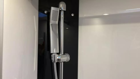 Roxi – Dethleffs Semi-integrated 4p from 2021 (Very nice and complete)