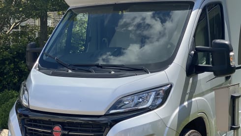 Luxury compact camper