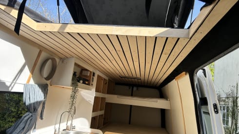 Bolt – 5 berth Mercedes-Benz Sprinter Van 2016