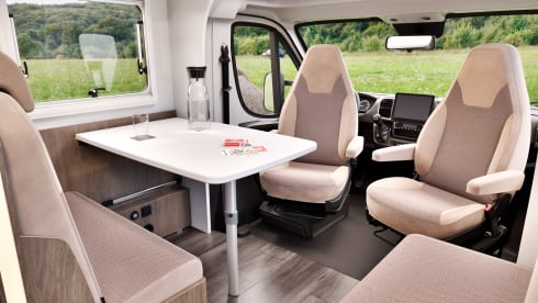 Sunny – Brand new 4-person Carado T448 - semi-integrated (2025)