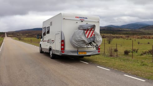 4-5 person Adria Coral S-680 SP