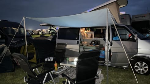 Zilverstar – 4p Volkswagen campervan uit 2002